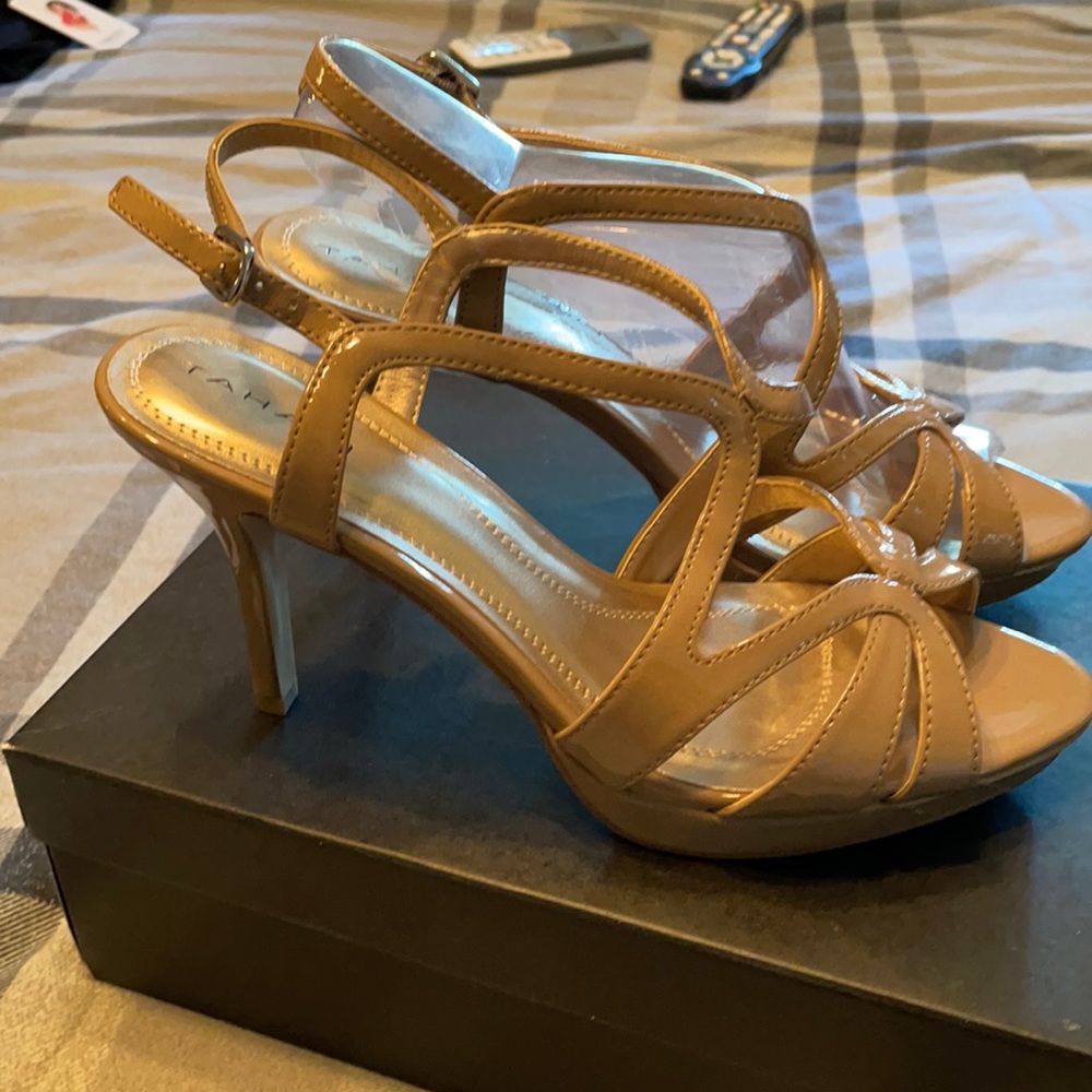 Tahari taupe colored never worn